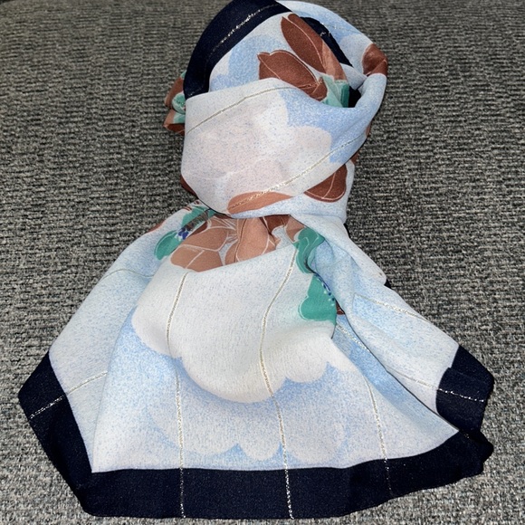 Scarf - Picture 5 of 6